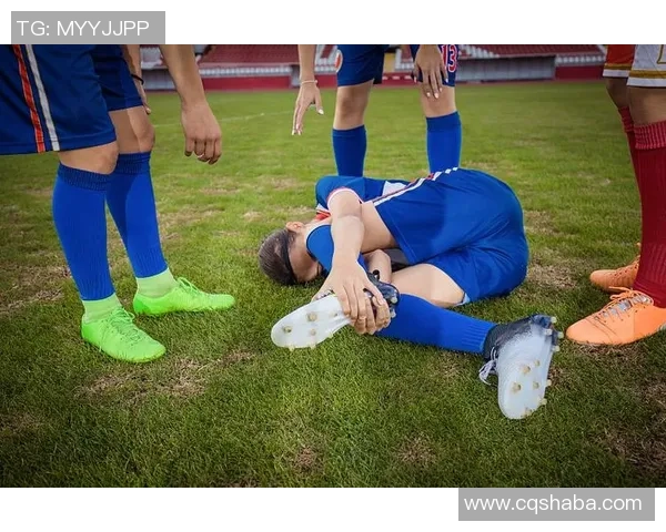 当爱情与足球相遇分手后的心情与球场的孤独交织在一起