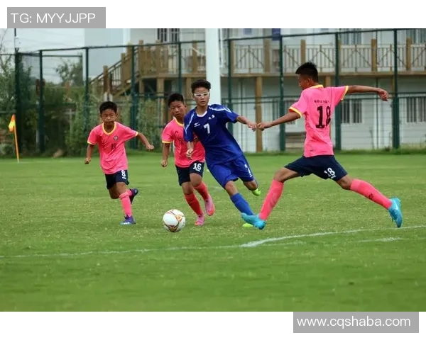 足球趣味课堂带你领略绿茵场上的精彩与乐趣，开启足球之旅的无限可能